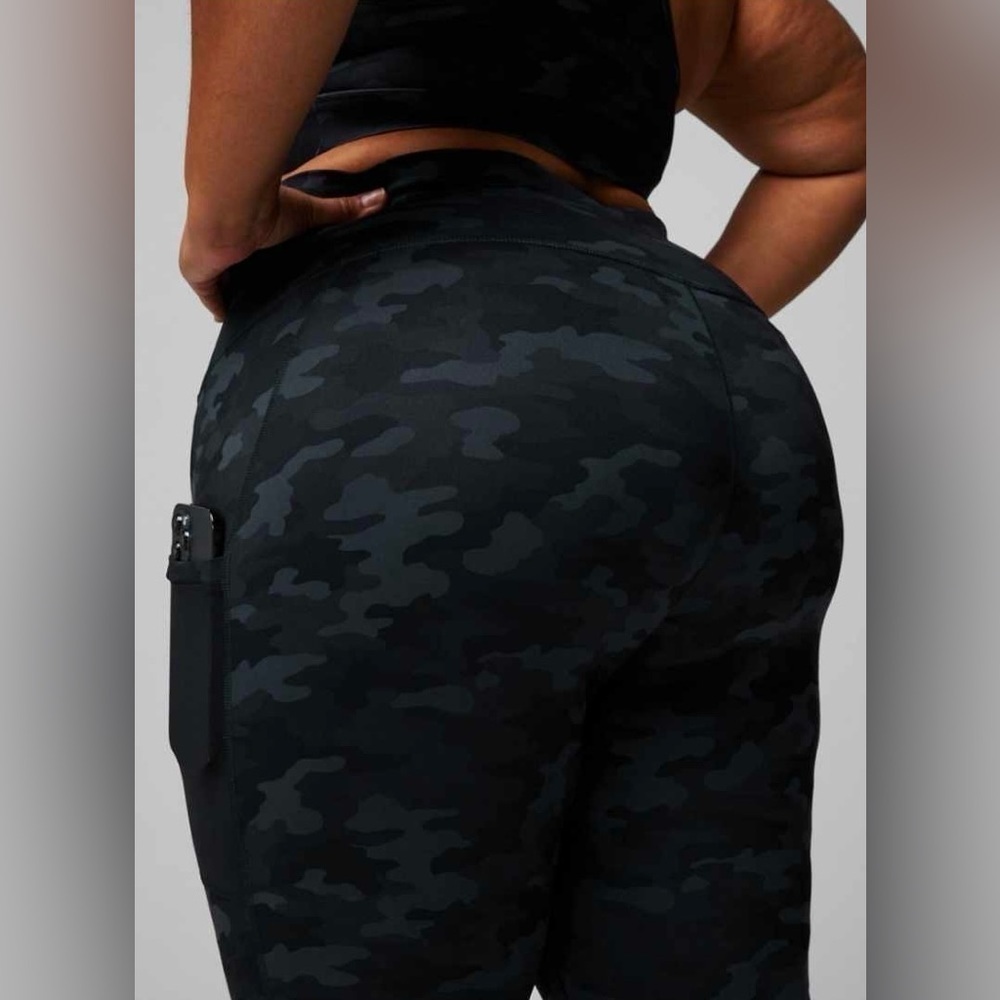Fabletics - On-The-Go High-Waisted Legging - Tonal Camo. Size: 2X. NIB (1439) - Picture 7 of 10